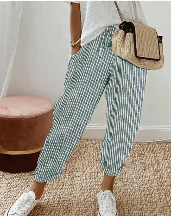 Letnie, pasiaste spodnie w stylu casual z luźnym, sztywnym paskiem